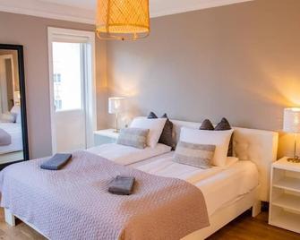 Embassy Apartments Downtown - Reykjavik - Bedroom