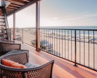 Pantai Inn - San Diego - Balcón