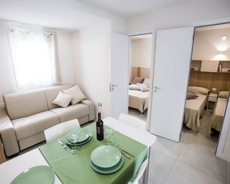 เช็นโตรวากานเซ มูลิโน ดักควา - ออทรันโต - ห้องอาหาร