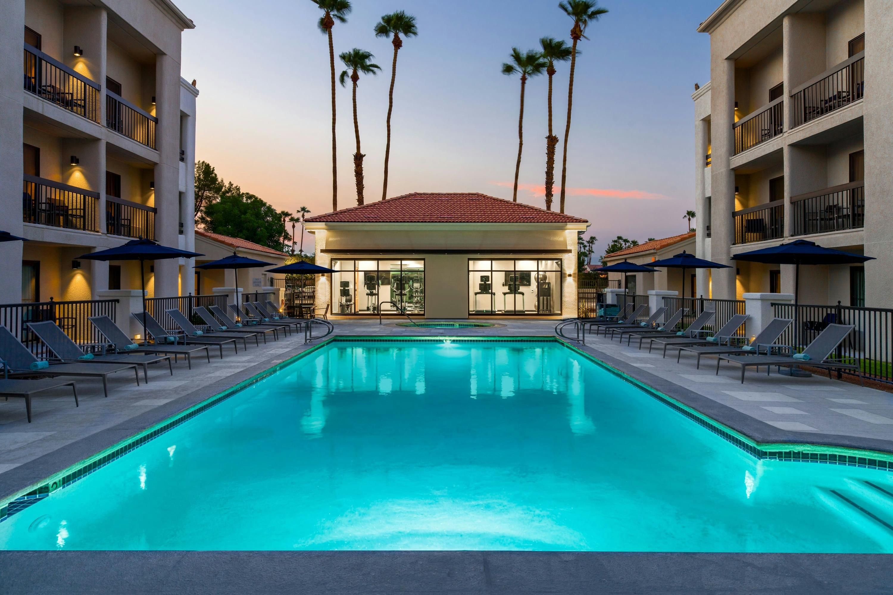 Courtyard by Marriott Palm Springs - פאלם ספירנגס - בריכה