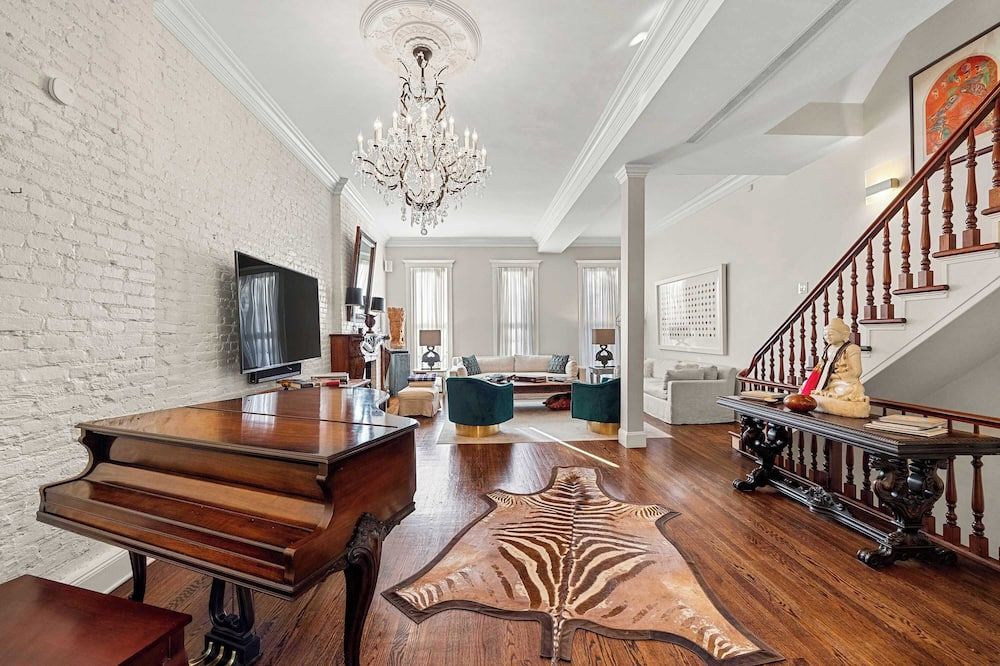 Gramercy Manor Triplex w Private Deck Garden - New York - Soggiorno