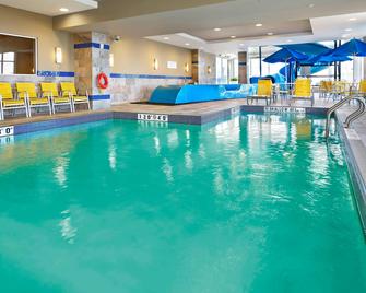 فيرفيلد إن آند سويتس باي ماريوت سان جونز - سانت جونز - حوض السباحة