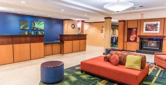 Fairfield Inn & Suites by Marriott Muskegon Norton Shores - Muskegon - Rezeption