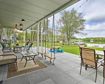 Luxe Lakefront Family Cottage: Private Beach, Dock - Bethel - Patio