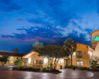 La Quinta Inn by Wyndham San Antonio Market Square - San Antonio - Building