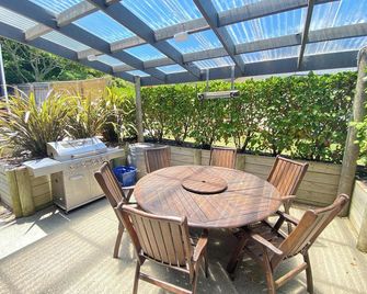 Coastal Getaway Steps from Tata Beach - Pohara - Patio