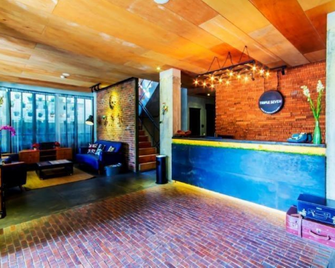 Triple Seven Bed & Breakfast - Bandung - Recepción