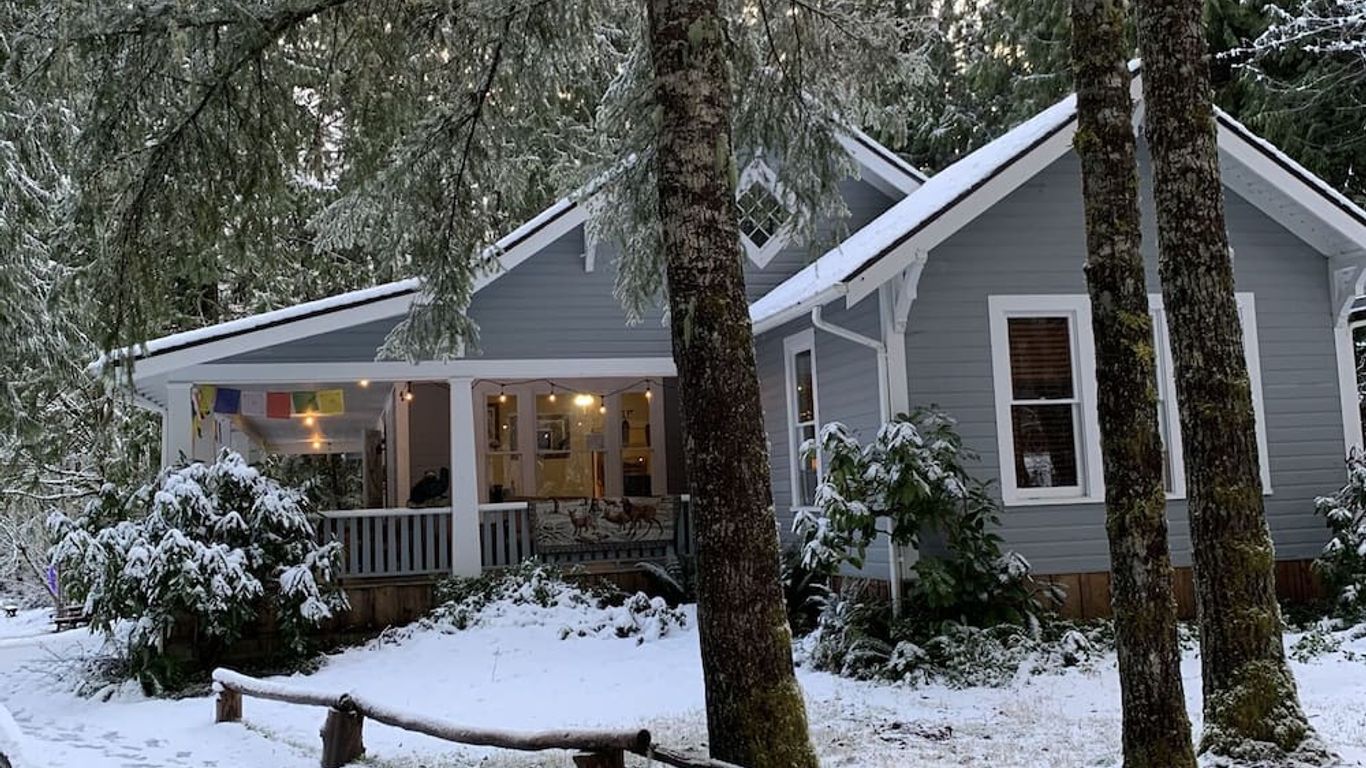 Mountain Meadows Inn & Chalet Suites