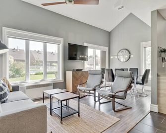 Initial - Zéphyr - Mont-Sainte-Anne - Beaupre - Living room