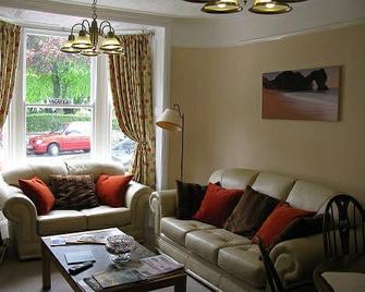The Clarence - Weymouth - Living room
