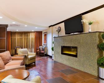 Holiday Inn Express & Suites Alpine Southeast, An IHG Hotel - Alpine - Sala de estar