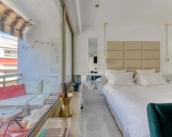 Luxury Maubourg - Vue mer - Croisette 50m plage - Clim - terrasse - Cannes - Chambre