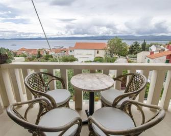 Apartments Simon - Bol - Parveke