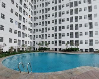 Fully Furnished And Homey Studio Serpong Garden Apartment - Tangerang City - Piscine