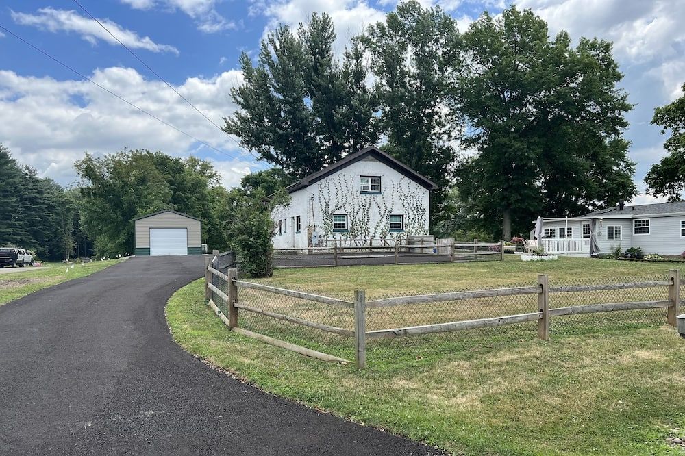 Easy access, roomy, close to so much but in a private country setting.