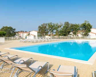 Résidence Lagrange Vacances Le Village De La Mer - Talmont-Saint-Hilaire - Pool