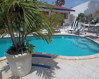 B&B Harmony - Paradera - Pool