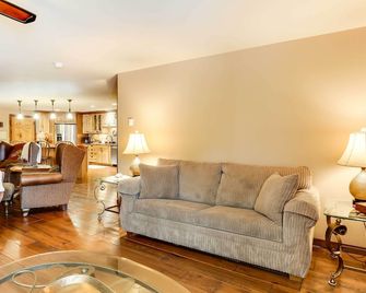 Modern Deadwood Apt With Mountain Views - Deadwood - Living room