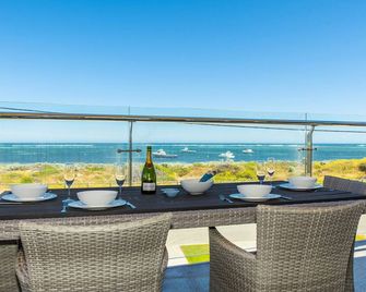 Ocean Sunset - Luxury Beachside Accomodation - Lancelin - Balcón