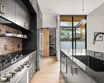 South 1st St Hideaway - 2 Bedroom - Dt Atx - Austin - Kitchen