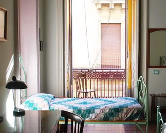 Casa Verdi - House of Travelers - Catania - Habitación