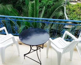 Hotel George - Agios Kirykos - Balkon