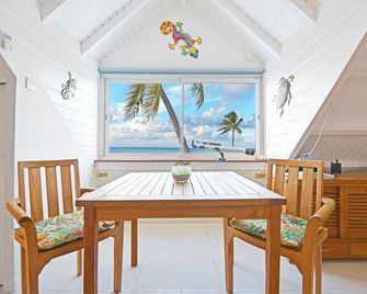 Deja Blue - Comfortable Beachfront condo - Marigot - Dining room