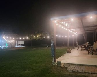 Cottage on 10acres private peninsula. Very unique property you will fall in love - Jewett - Patio