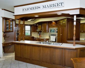Sprawling Estate With Covered Bridge In Heart Of Lancaster County - East Earl - Cocina