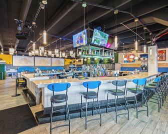 Quality Inn and Conference Center Tampa-Brandon - Tampa - Bar