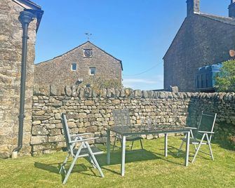 2 bedroom accommodation in Harrop Fold, near Clitheroe - Clitheroe - Binnenhof