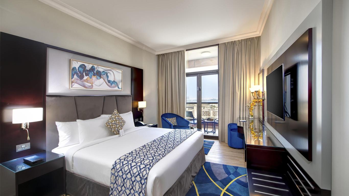 Two Seasons Hotel & Apartments