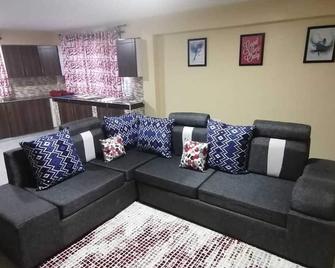 Perfect stay, home away from home. - Kisii - Living room