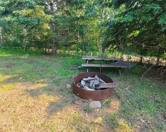 Cabin Glamping Ironwood Lake, Pinehurst, Elinor, Fork Lake and Rich Lake - Lac La Biche