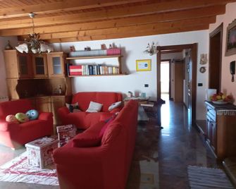 casa vacanza da ghislin - Teglio - Wohnzimmer