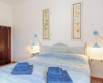 Bed and Breakfast Mea Familia - Lamporecchio - Habitación