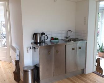 Charmerende byhus i Præstø centrum - Præstø - Kitchen