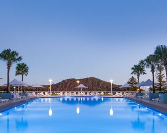 مانترا إيتالونج بيتش - إتّالونغ بيتش - حوض السباحة