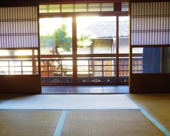 Hostel Ayame - Kyoto - Balcony