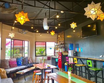Moon Fools Hostel - Panglao - Bar