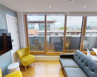 Quay Apartments Manchester - Manchester - Living room