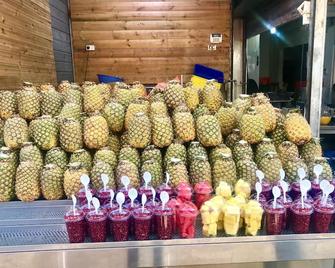 In the heart of the Market. Supreme location 200 meters from the beach. WoW! - Tel Aviv - Restaurant