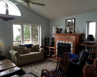 Bayfront Cottage Rental with a Private Beach on Virginia's Eastern Shore - Onancock - Sala de estar