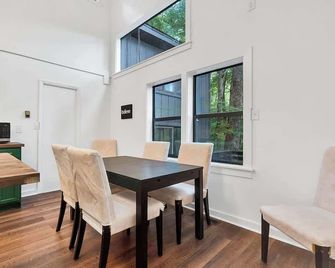 Treetop Mountain Retreat Near Sewanee | Sleeps 6 - Sewanee - Comedor