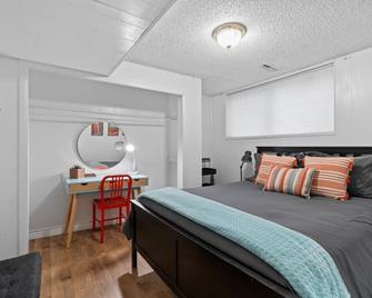 4 bedroom Hot Tub Game Room Super Clean Pet Friend - Taylorsville - Bedroom