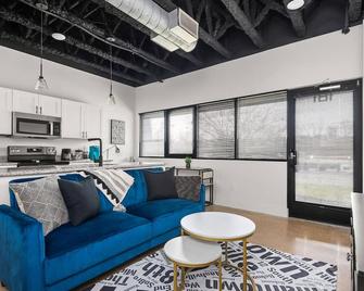 Plus Park - Nashville - Living room