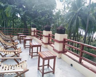 Kyaw Myanmar Hotel - Gyeiktaw - Balcón