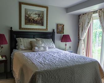 The Gathering Place On Golden Ponds - Coe Hill - Bedroom