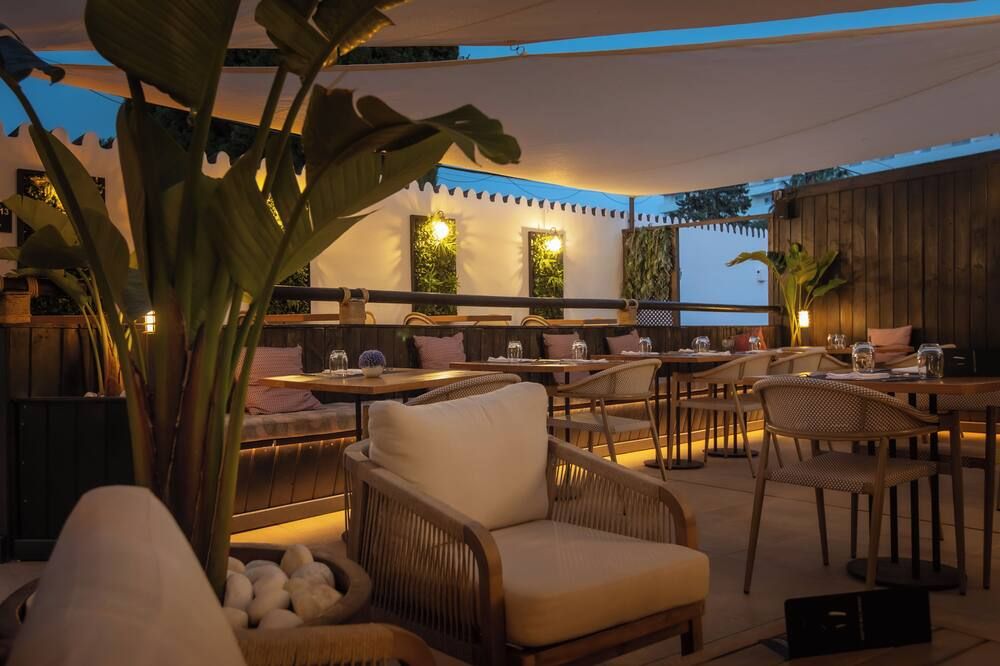 Hotel Zen Airport - טורמולינוס - מסעדה