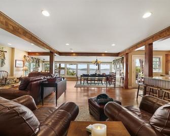 Amazing Family Lake Wallenpaupack Lakefront with Dock - Tafton